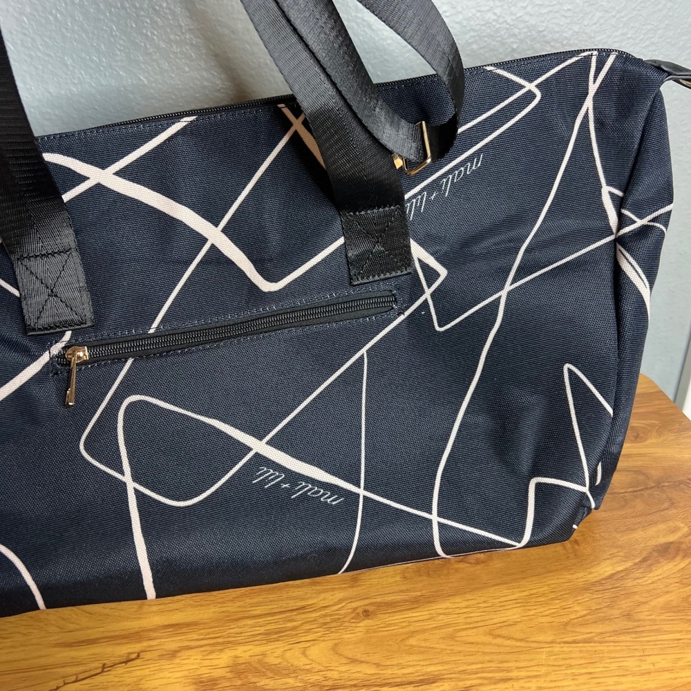 Mali + Lili Tote Duffle Bag Signature Print Weekender Travel Lightweight - Picture 3 of 10